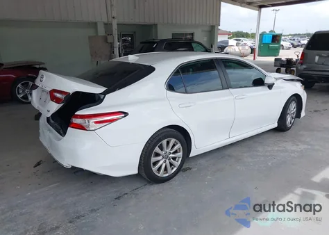 2019 Toyota Camry Le z USA, uszkodzony, nr VIN 4T1B11HK3KU709546